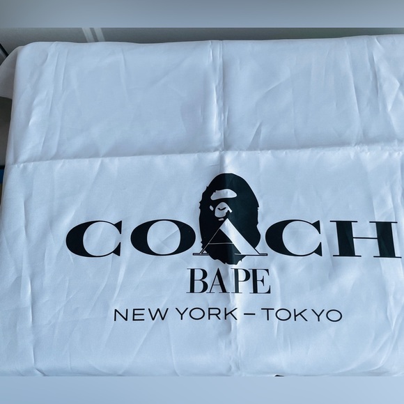 【Bape X Coach】 Academy Crossbody In Signature Canvas With Ape Head - Picture 13 of 14